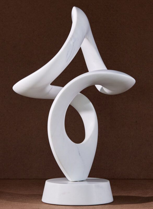 Richard Erdman marble sculpture "Luni"